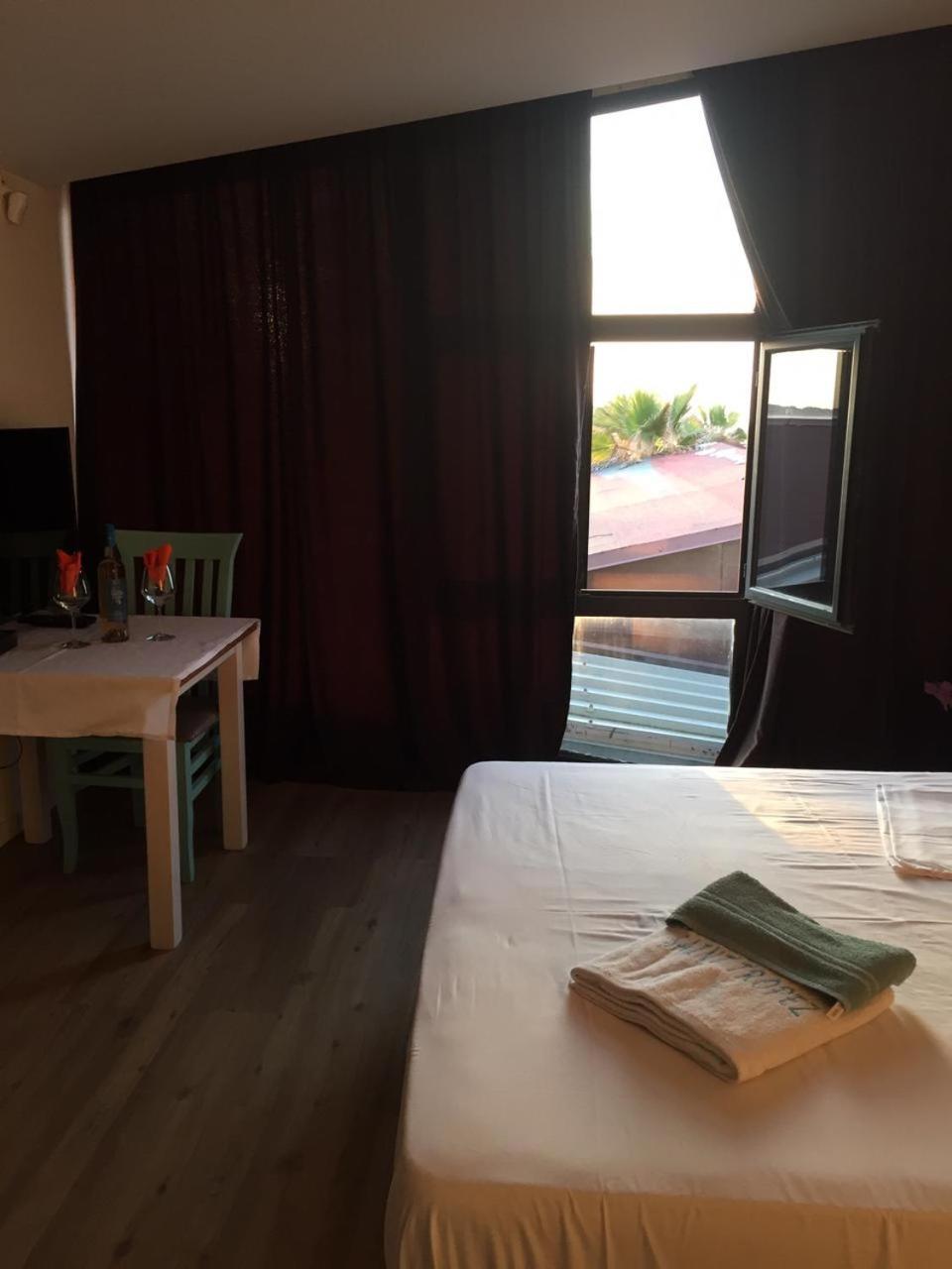Отель Saint Tropez Durres Bisht Kamez Экстерьер фото