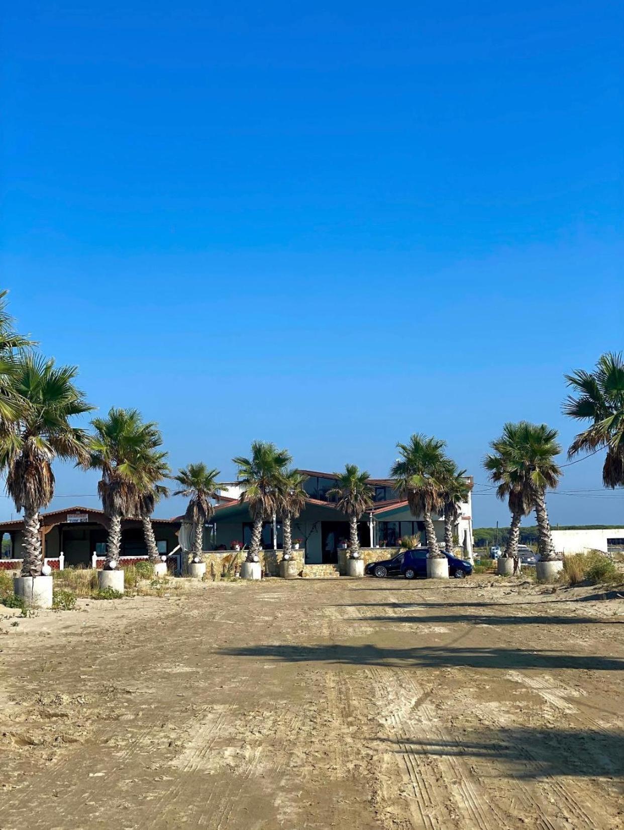 Отель Saint Tropez Durres Bisht Kamez Экстерьер фото