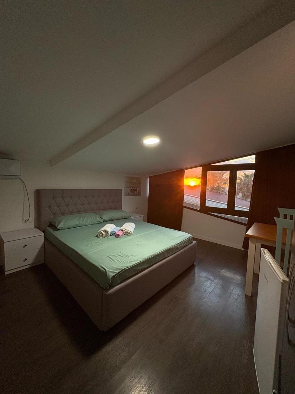 Отель Saint Tropez Durres Bisht Kamez Экстерьер фото